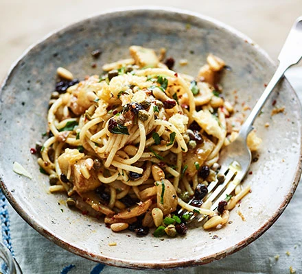 Spaghetti with fennel, anchovies, currants, pine nuts & capers 