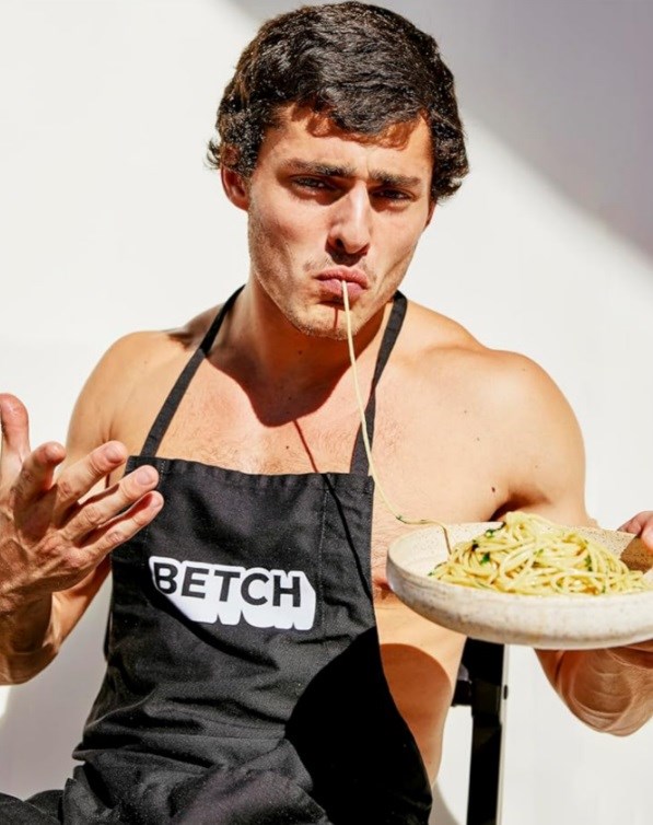 Spaghetti with garlic and olive oil (Aglio olio peperoncino)