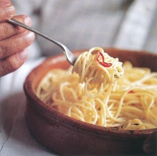 Spaghetti with garlic, oil and chilli (Spaghetti aglio, olio e peperoncino)