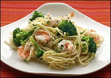 Spaghetti with garlicky shrimp and broccoli
