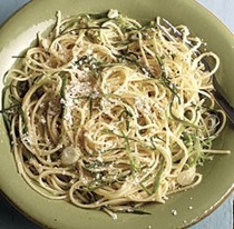 Spaghetti with green garlic and olive oil