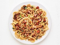 Spaghetti with kielbasa and caramelized cabbage 