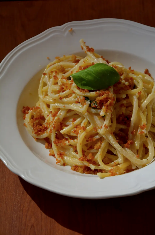 Spaghetti with lemon, basil and breadcrumbs