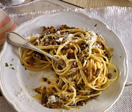 Spaghetti with lentil ragu