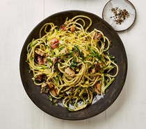 Spaghetti with (lots of) lemon, garlic and anchovy