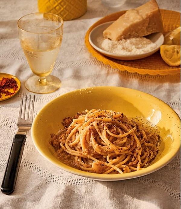 Spaghetti with melted cauliflower sauce