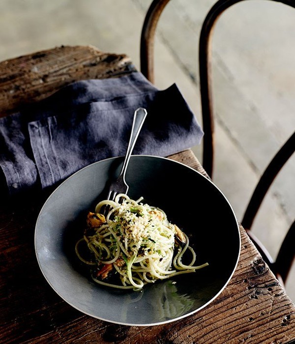 Spaghetti with mussels and chilli