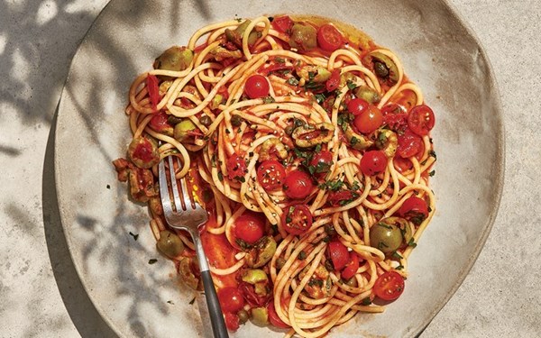 Spaghetti with no-cook puttanesca