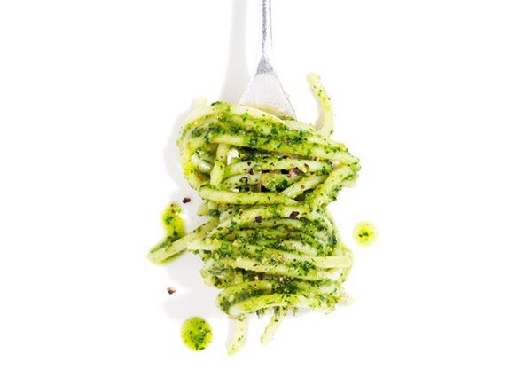 Spaghetti with parsley pesto