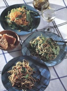 Spaghetti with pecan nuts, parsley, basil and red chilli