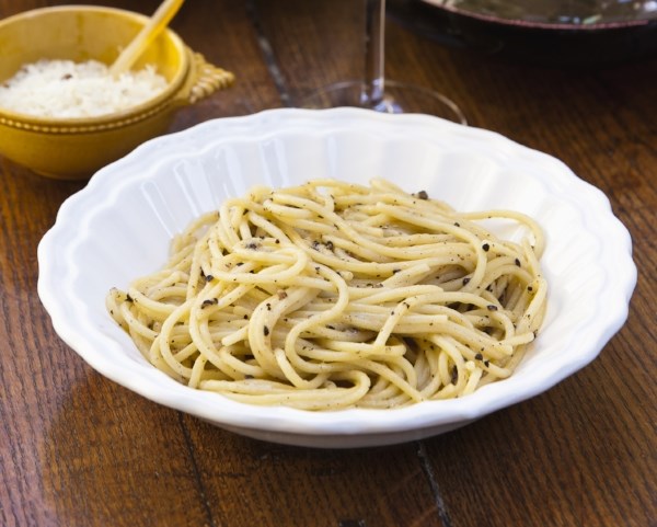 Spaghetti with pecorino and pepper (Cacio e pepe)