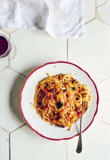 Spaghetti with peppers, tomatoes, anchovies and olives
