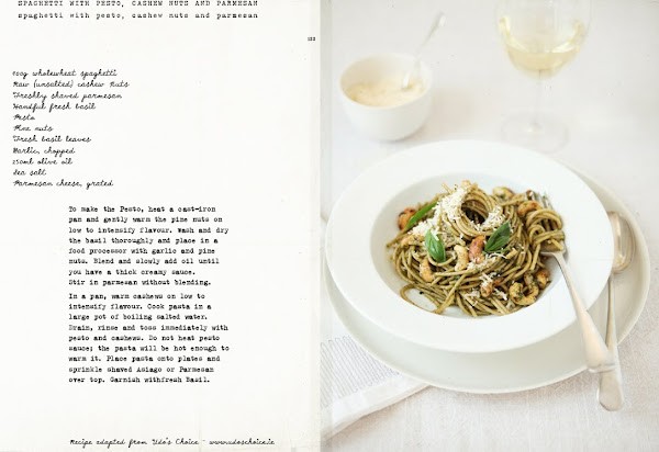 Spaghetti with pesto, cashew nuts & Parmesan