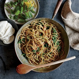 Spaghetti with pistachio-mint pesto and spinach