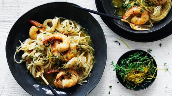 Spaghetti with prawns and lemon pepper butter 