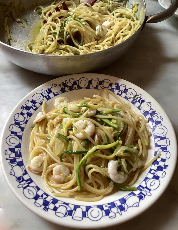 Spaghetti with prawns, courgettes and gremolata