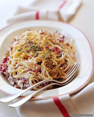Spaghetti with radicchio and ricotta