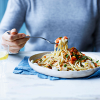 Spaghetti with raw tomato & basil sauce