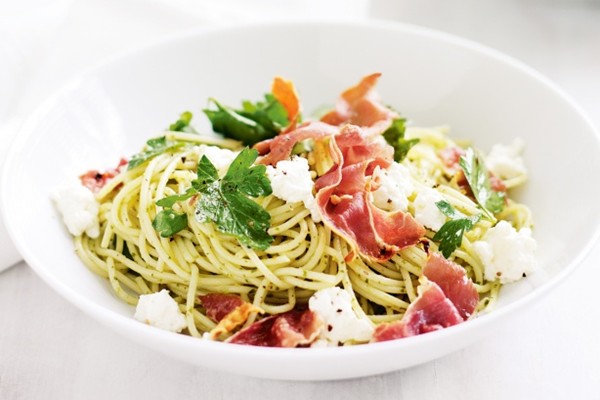 Spaghetti with ricotta, prosciutto and rocket pesto