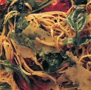 Spaghetti with rocket & roasted tomatoes
