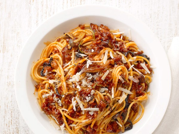 Spaghetti with sausage-mushroom sauce