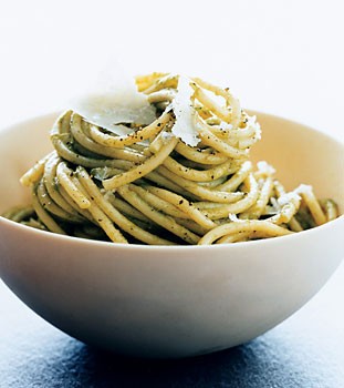 Spaghetti with scallion sauce