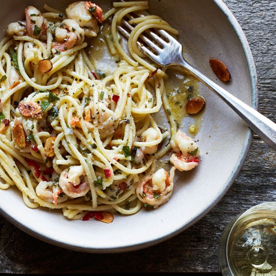 Spaghetti with shrimp, lemon, mint and pecorino