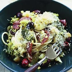 Spaghetti with slow-cooked cauliflower and broccoli