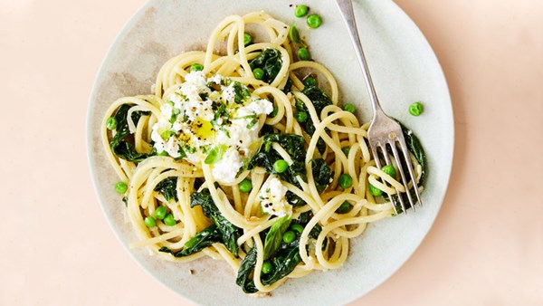 Spaghetti with spinach, peas, and herbed ricotta