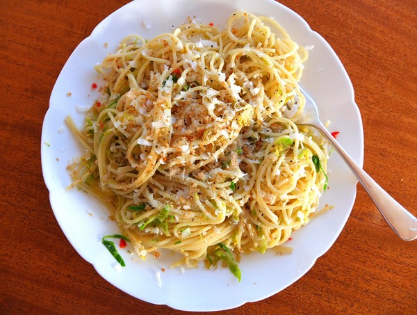 Spaghetti with sprouts, anchovies and chilli