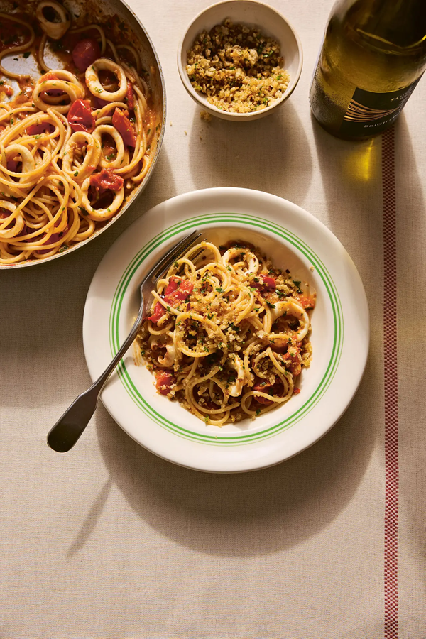 Spaghetti with squid, chilli and garlic