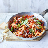 Spaghetti with tomato and aubergine sauce