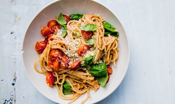 Spaghetti with tomato and walnut pesto