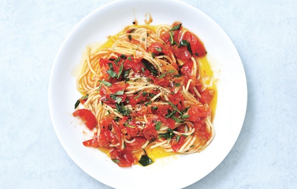 Spaghetti with tomatoes and anchovy butter