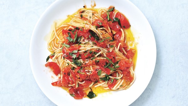 Spaghetti with tomatoes and anchovy butter