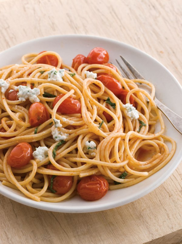 Spaghetti with tomatoes and herbed ricotta
