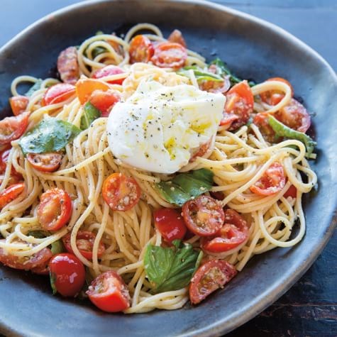 Spaghetti with tomatoes, basil & burrata