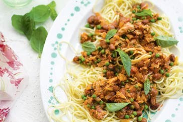 Spaghetti with tuna, peas and borlotti beans