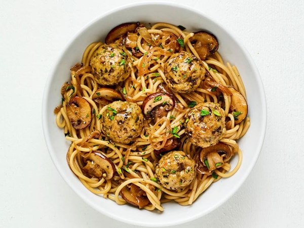 Spaghetti with turkey Marsala meatballs