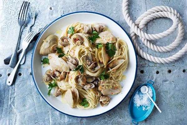 Spaghetti with white wine, clams and pipis [Isaac Piper]