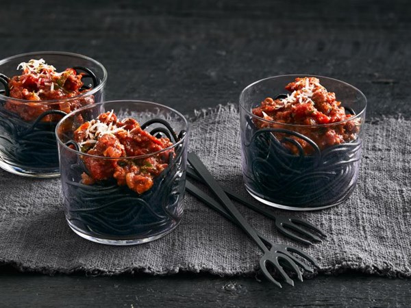 Spaghetti worm cups with Bolognese
