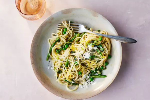 Spaghettini with charred scallions and peas
