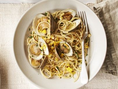 Spaghettini with corn and clams
