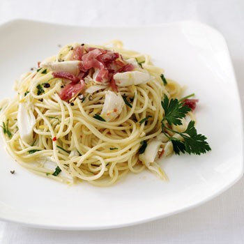 Spaghettini with crab and spicy lemon sauce
