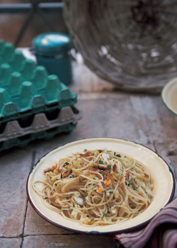 Spaghettini with egg and toasted parsley bread crumbs