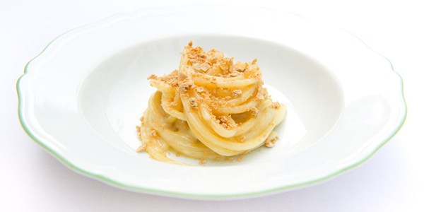 Spaghettoni in butter and fresh yeast