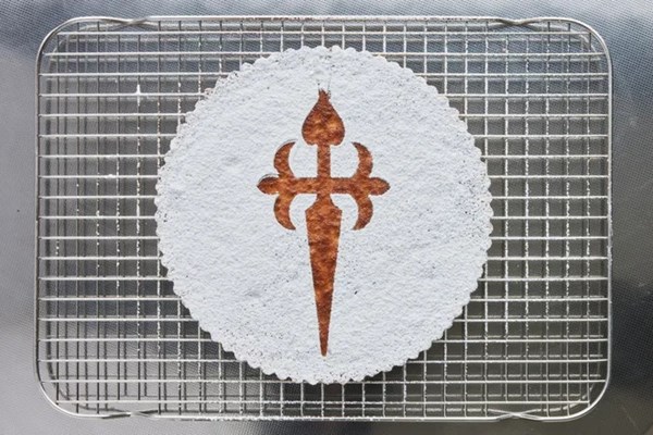 Spanish almond cake (Tarta de Santiago)