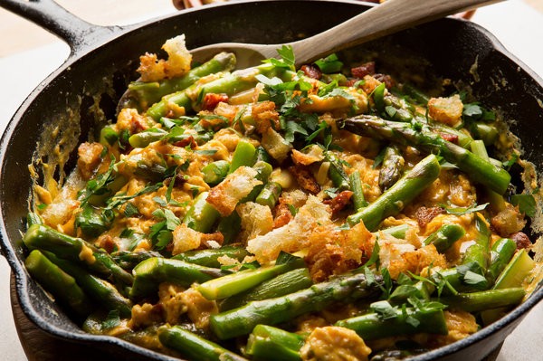 Spanish asparagus revuelto