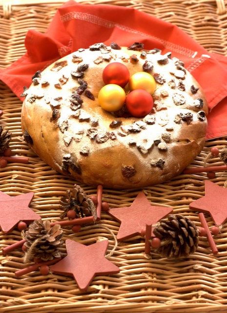 Spanish epiphany cake (Rosca de reyes)