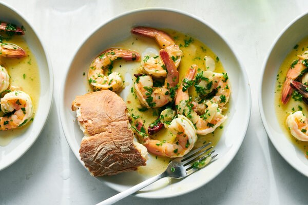 Spanish garlic shrimp (Gambas al ajillo)